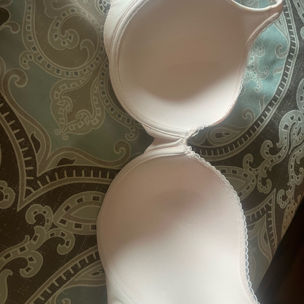 Victoria's Secret Pink and White Bra Intimates